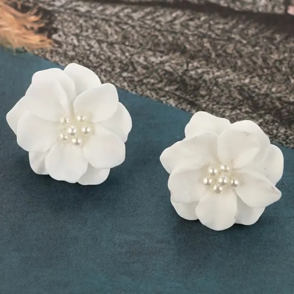 White Flower with Pearls Stud Earrings - Picture 4 of 7